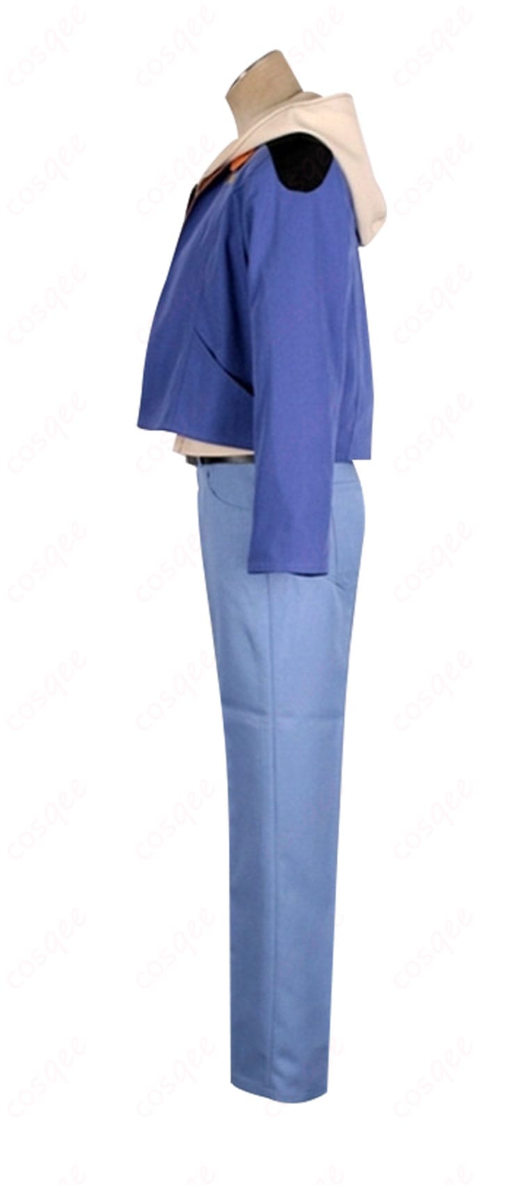 コスプレ衣装の左側の細部。袖やジャケットのデザイン、刺繍の美しさが際立つ。