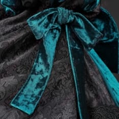 黒執事 シエル・ファントムハイヴ 緑の魔女ドレス コスプレ｜ゴシックに映えるフリルとエメラルドの存在感 - 6枚目の画像（サムネイル）