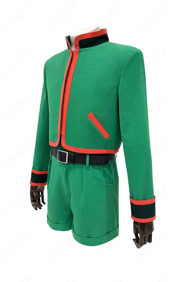 ゴン=フリークス コスプレ衣装の側面写真。ショートパンツとベルトのディテールが確認できる。