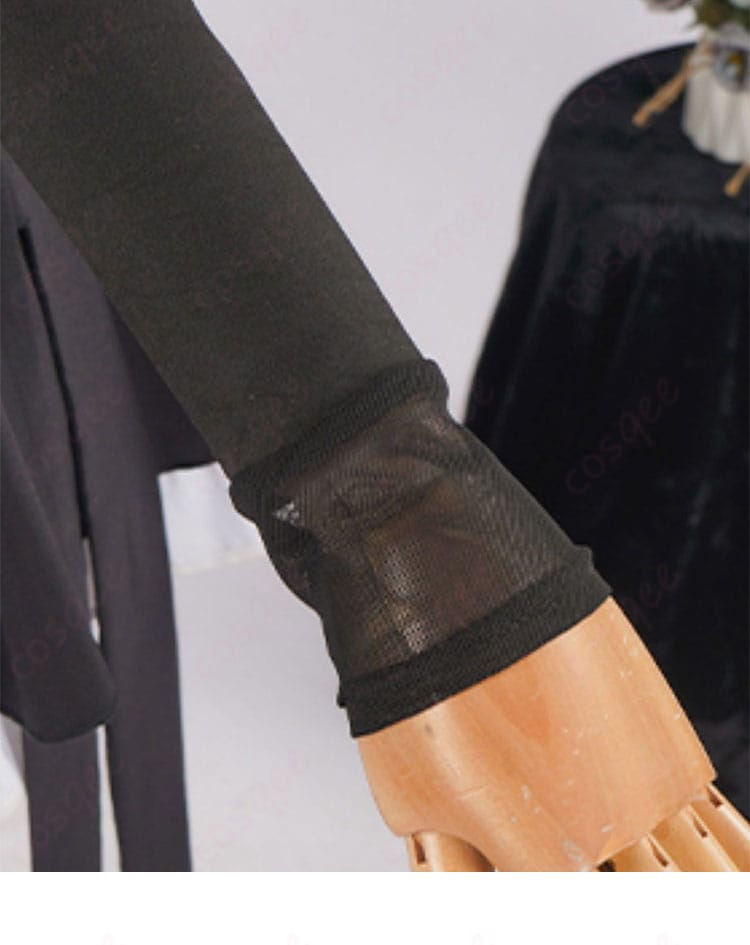 喜多川海夢 コスプレ衣装の袖口装飾詳細。細部までこだわり抜いたデザインが美しい。