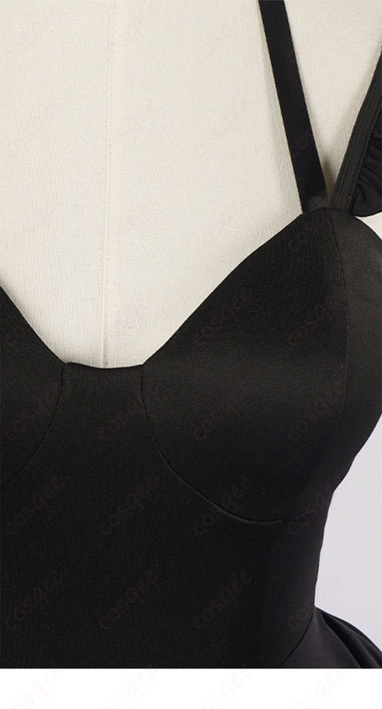 喜多川海夢 コスプレ衣装の襟部分のディテール画像。繊細な刺繍とファブリックの質感が感じられる。