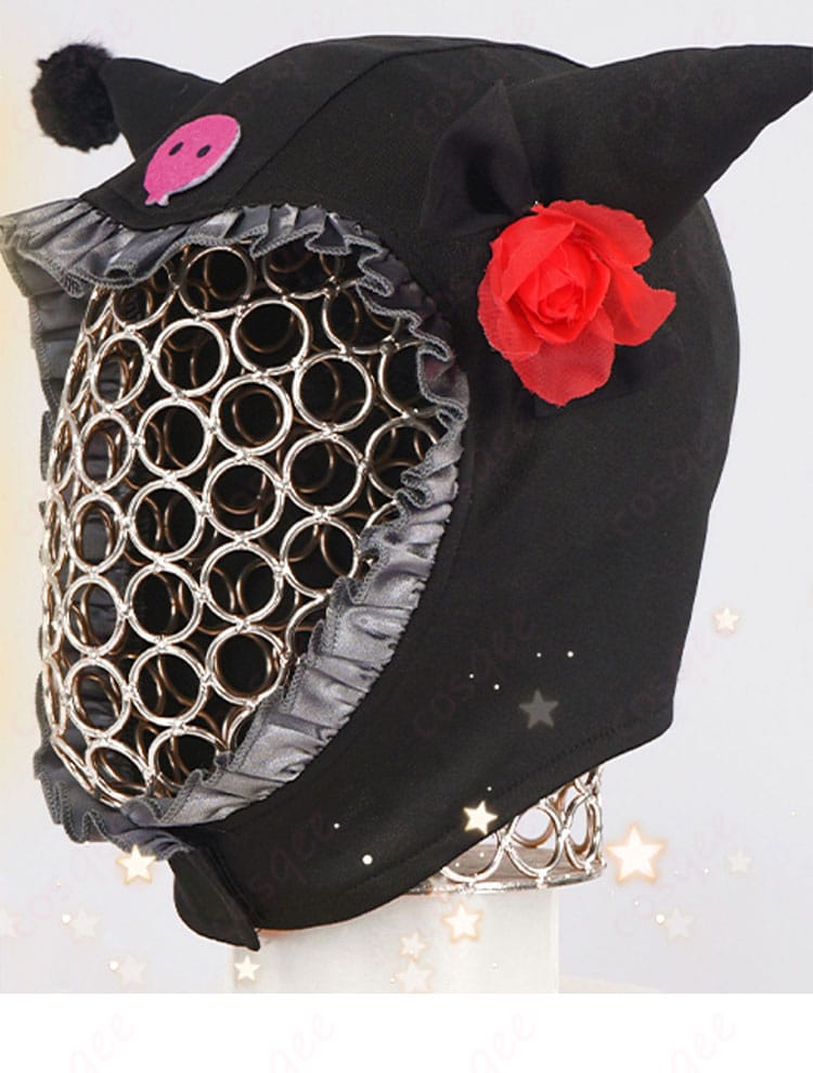 喜多川海夢 コスプレ衣装の頭套装飾の詳細画像。クロミの特徴的なデザインが際立つ。