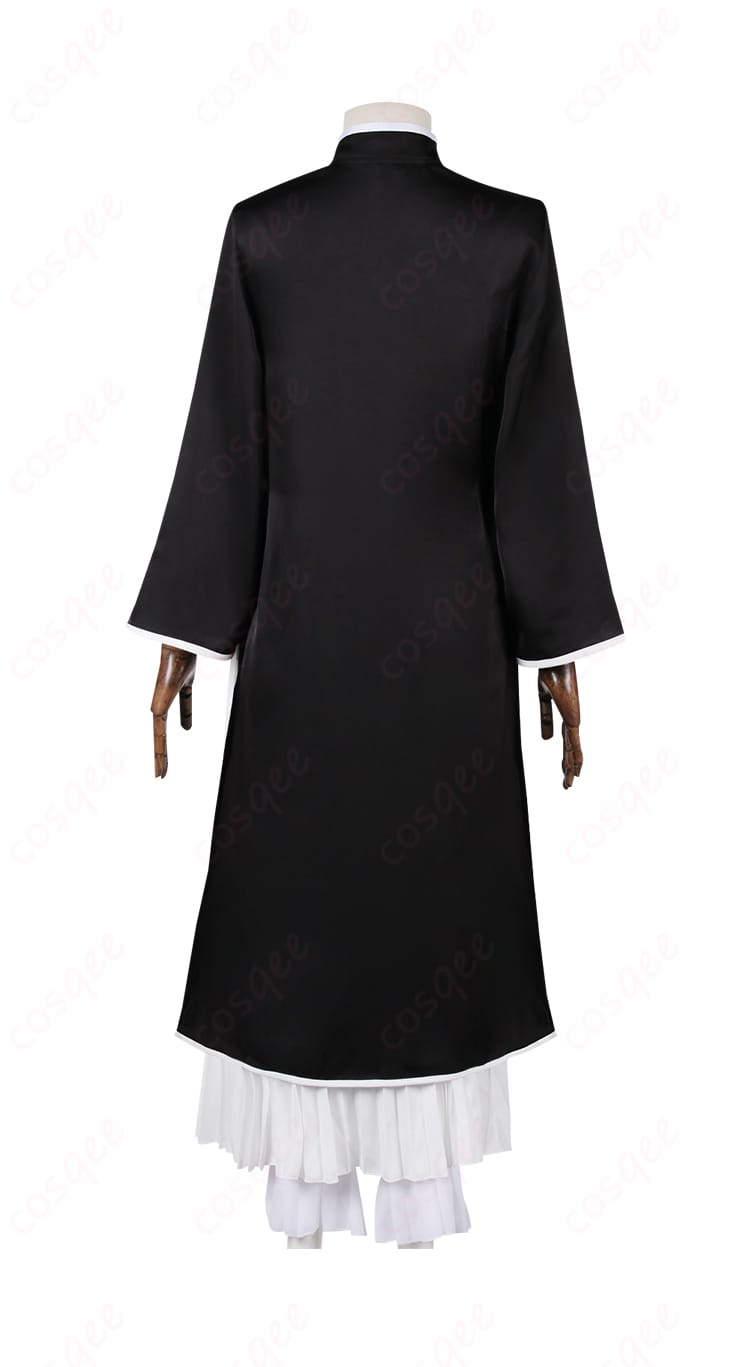 内側の服の背面ディテール、コスプレ衣装の後ろ側が確認できる