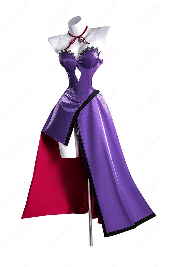 左側から見たジャンヌ・ダルク〔オルタ〕のコスプレ衣装。美しいラインと細部にこだわったデザイン。