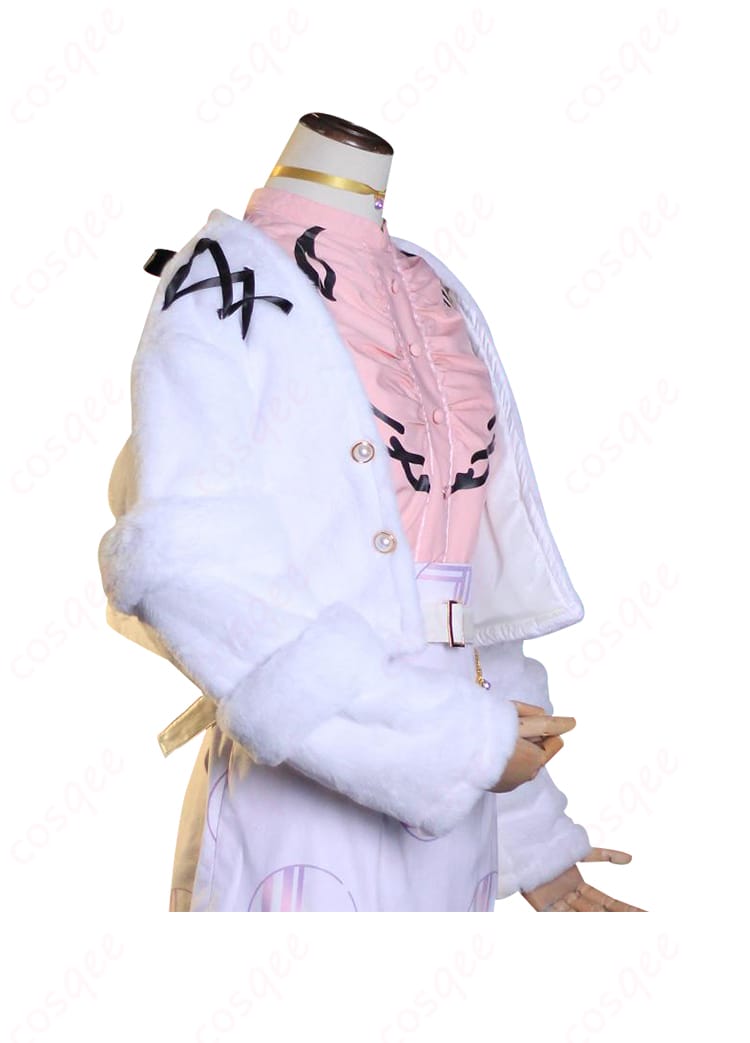 服装の右側の装飾詳細。右側の細部まで完璧に再現されたコスプレ衣装の画像。