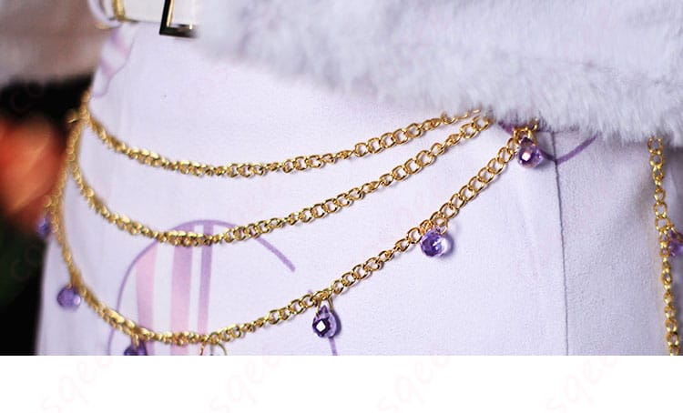 腰间装饰细节。コスプレ衣装の腰部分の飾りやディテールを強調した画像。