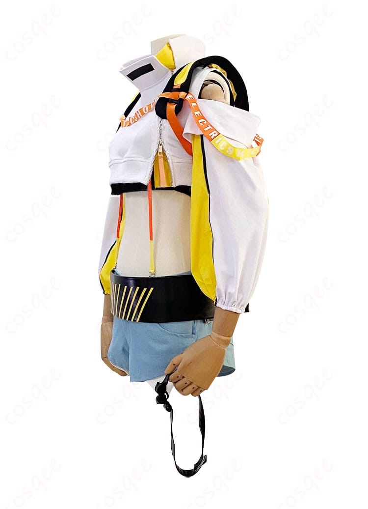 エレグ コスプレ衣装 側面画像。立体的なデザインと美しいシルエットが特徴のコスプレ衣装。