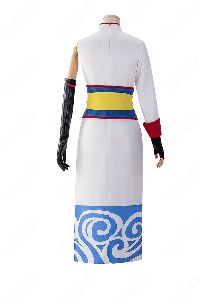 商品背面の神楽コスプレ衣装写真。背面のディテールも忠実に再現され、完璧な神楽の衣装です。