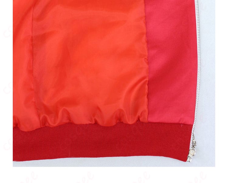 外套の内側のディテール。コスプレ衣装の内部まで丁寧に仕上げられている。