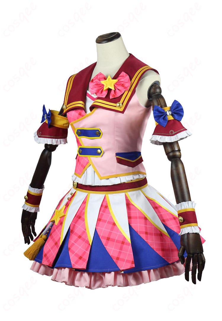 アイカツ!大空あかりのピンクパレードコーデコスプレ衣装の側面。腕飾りとスカートの美しいシルエット。