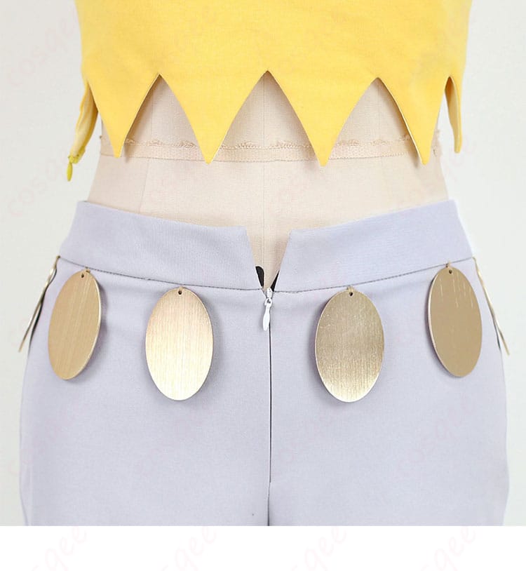 カリン コスプレ衣装のズボン装飾部分の細部。ポケモンキャラクターを再現したディテールに注目。