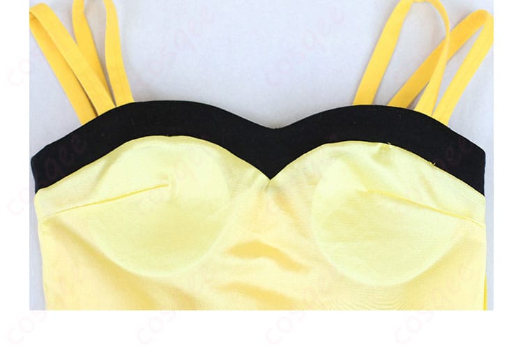 カリン コスプレ衣装の上衣部分のデザイン詳細。刺繍やデザインがリアルで精緻。