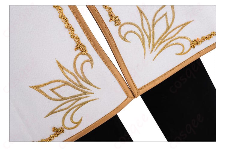 背面衣摆装飾の細部 – 背面の衣摆部分も高い再現度で作られています。