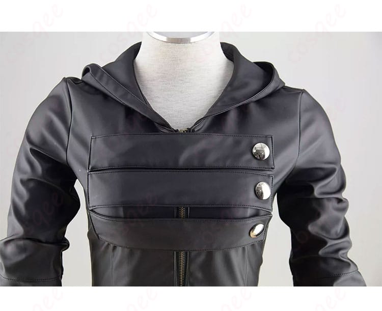 霧嶋董香コスプレ衣装の戦闘服、衣装の領口装飾細部。デザインにこだわりが感じられる。