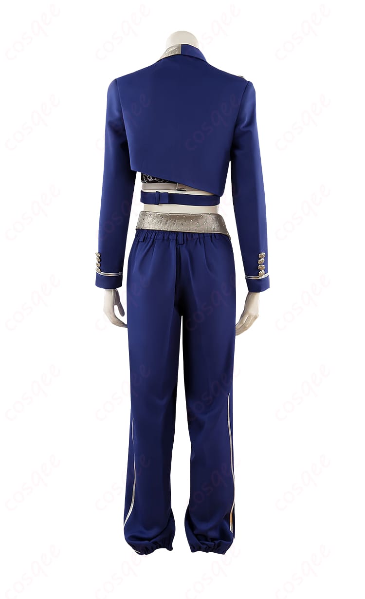 商品の背面から見たコスプレ衣装の写真。背面のディテールも完璧に再現。