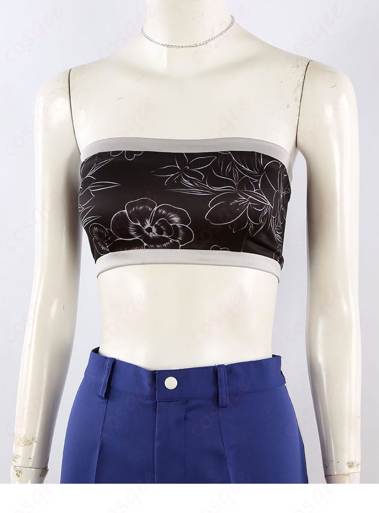 内搭の服の細部。着心地の良さを追求した素材選びとデザイン。