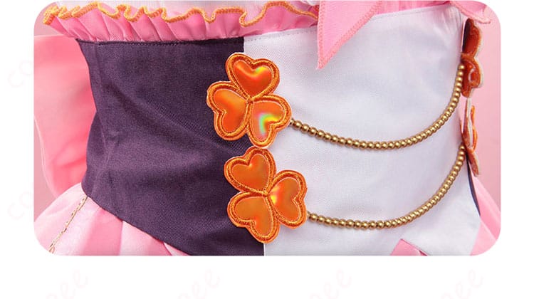 ウエスト部分の装飾詳細。桃井愛莉のコスプレ衣装に込められた精緻なデザイン。