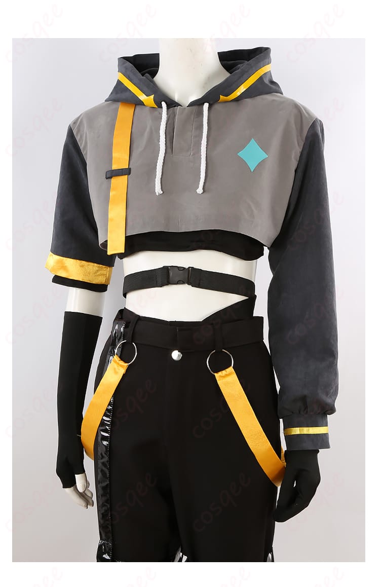 服装の装飾細部の画像。空(そら)のコスプレ衣装に施された細やかな刺繍や飾りが強調されている。