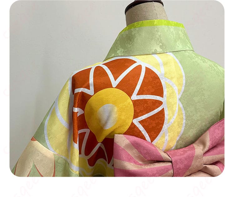 衣装背面の詳細画像 - 佐倉双葉のコスプレ衣装背面、縫製とディテールに焦点