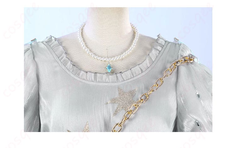 ネックレス装飾の細部画像。高品質なネックレス、エマ・ウッズのコスプレにぴったり。