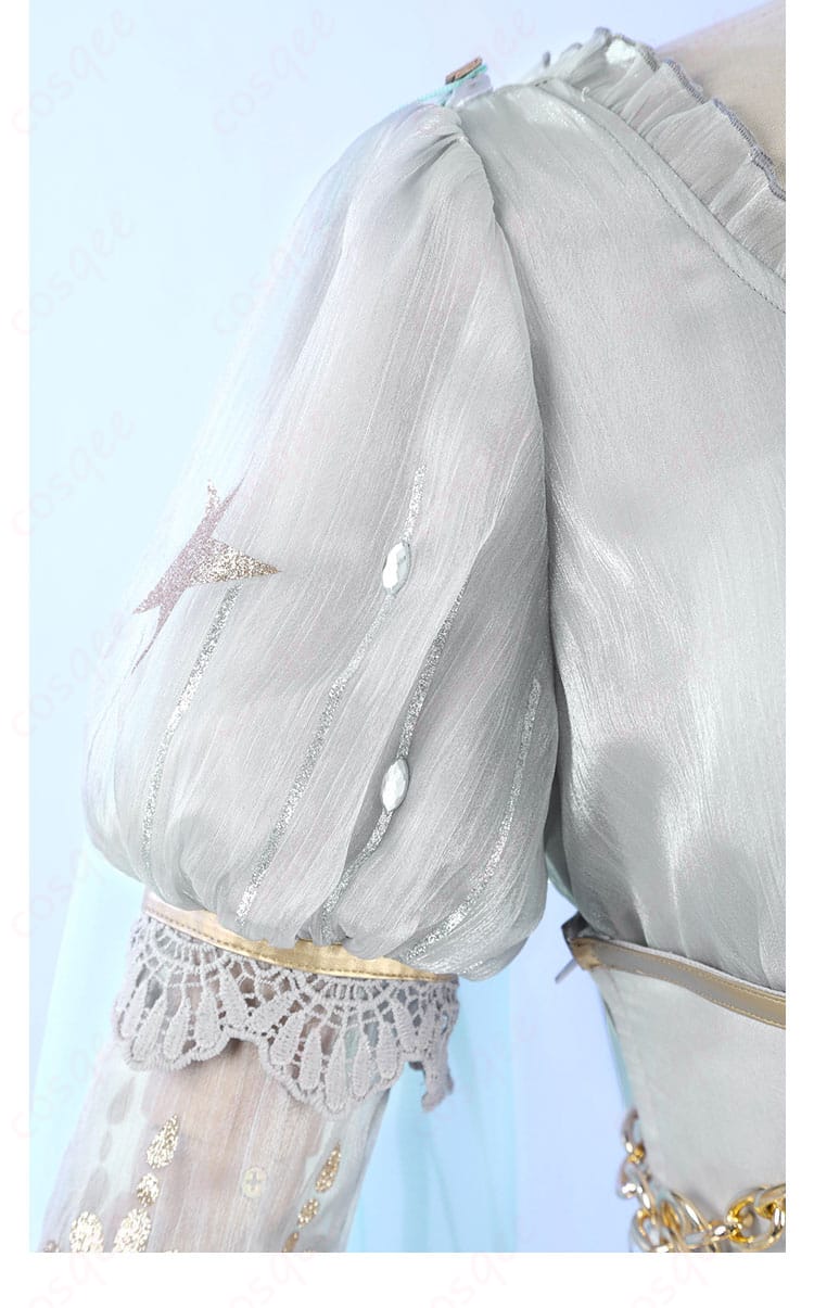 肩袖の装飾細部画像。肩の装飾でエレガントさを強調した衣装の一部。