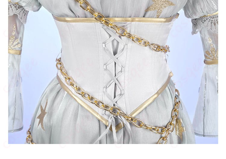 腰封装飾の細部画像。エマ・ウッズの衣装にぴったりな腰封装飾。