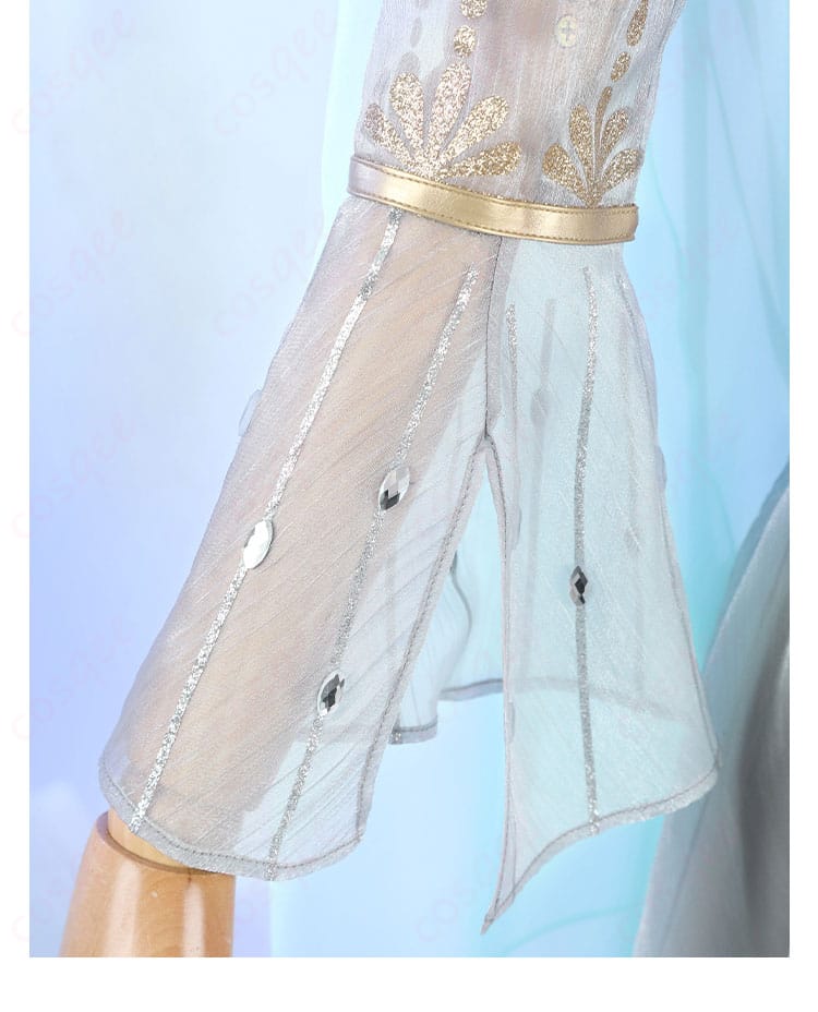 衣袖装飾の細部画像。ディテールまで再現されたエマ・ウッズの衣装袖。