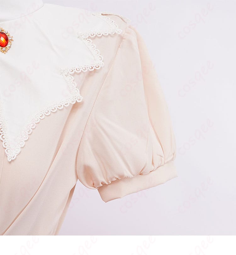 肩袖装飾細節図: 肩袖の装飾細部。キャラクターの個性を引き立てるデザイン。