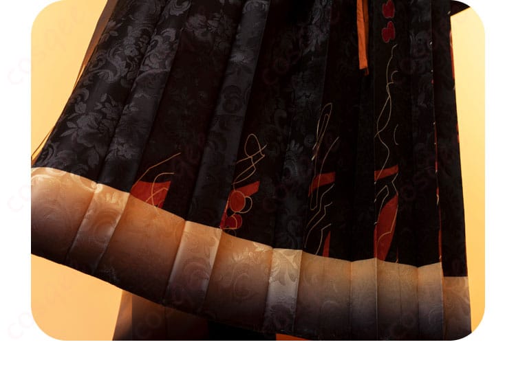 スカート裾装飾の詳細 – 伏見弓弦 コスプレ衣装のスカート裾部分の装飾画像。