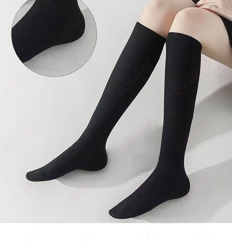 若葉睦 コスプレ衣装の腿袜装飾のディテール。キャラクターらしい雰囲気を大切にしたデザイン。