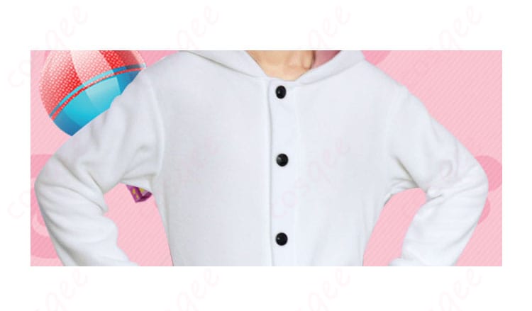 門襟のボタン装飾詳細 - 梓川かえでのコスプレ衣装の門襟ボタンのディテール。細部まで再現されたデザイン。