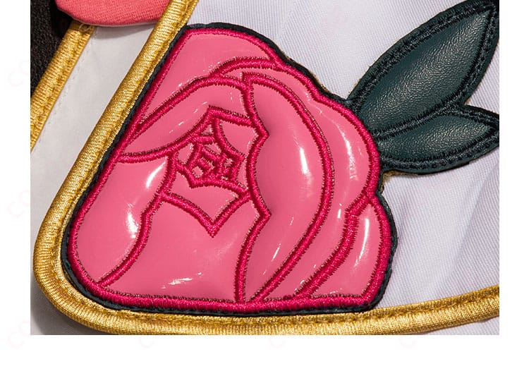 衣服の裾に施された花の装飾ディテール - 美しい花柄装飾が施されたコスプレ衣装