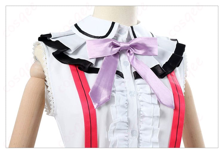 リボンの装飾ディテール。コスプレ衣装の胸元にあるリボン、細かい刺繍が施されています。