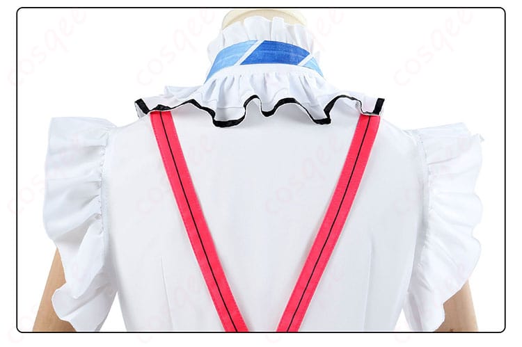 コスプレ衣装の背面部分。背中の美しいディテールを確認!