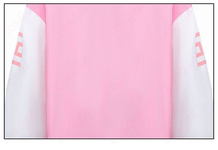 服装の背面ディテール画像 – 背面のラインとデザイン、衣装の完成度を強調