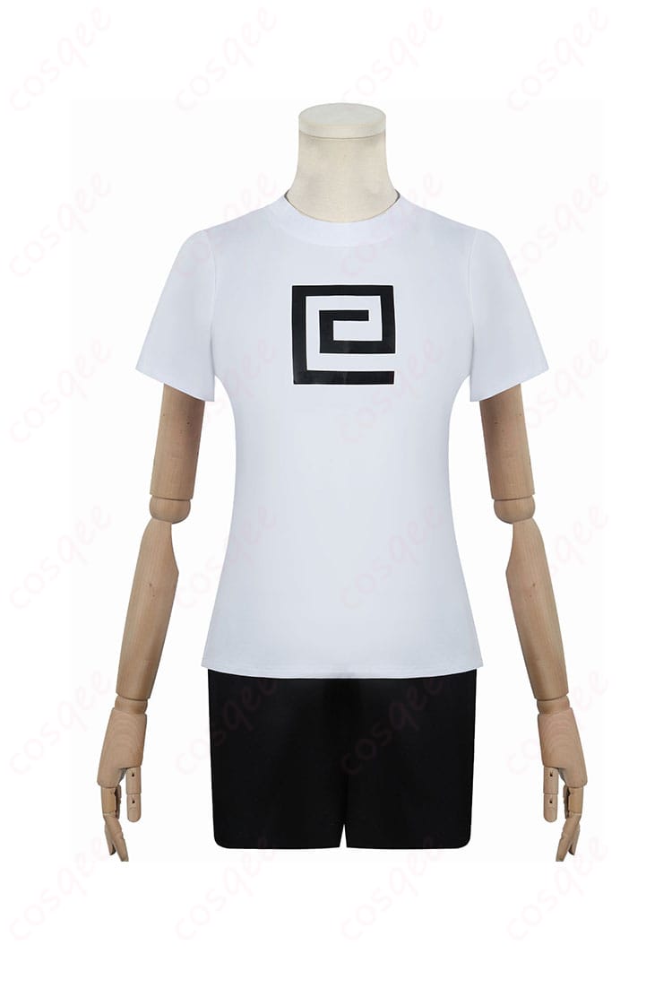 服装の短袖正面のディテール画像 – 短袖部分のデザインと刺繍のディテール