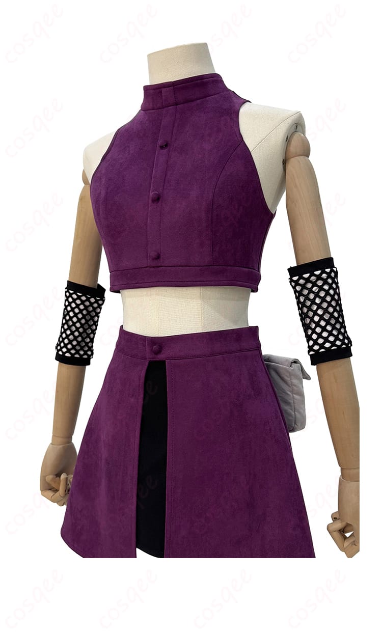 山中いの コスプレ衣装の各部位のディテール、特にウエストポーチ、膝当て、肘当てなど。着心地や耐久性に配慮された仕上がりです。