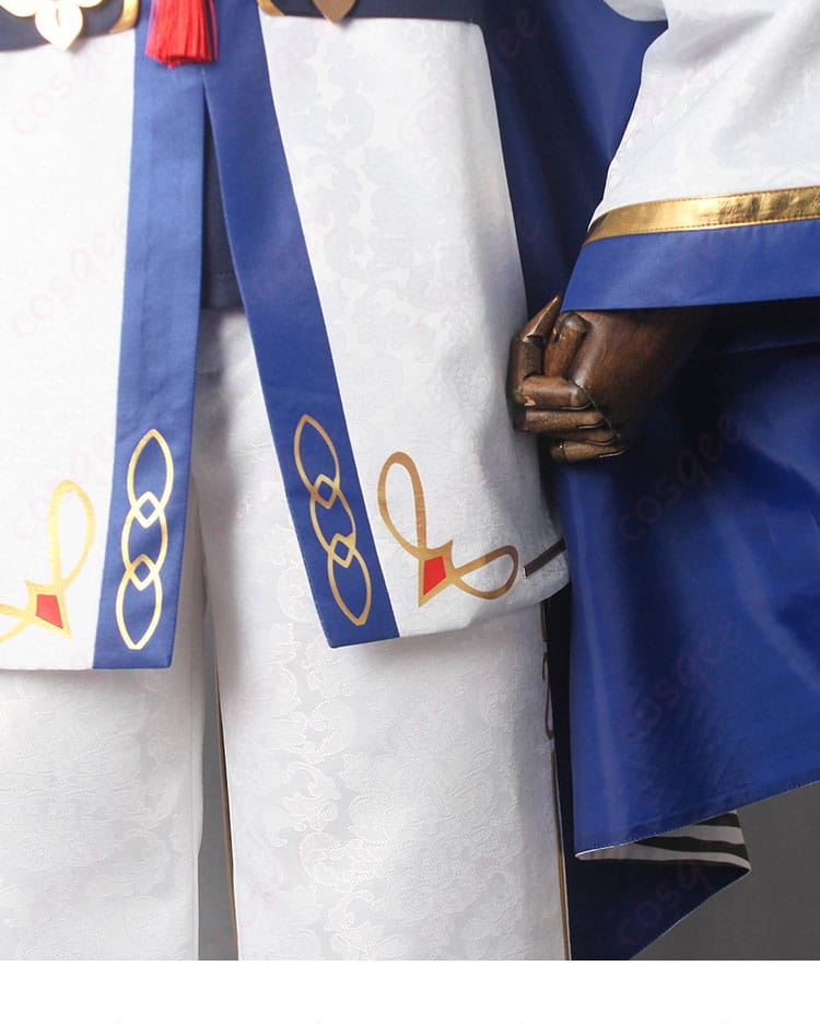 裾の装飾ディテール。衣装の豪華さと細かいデザインが反映されています。