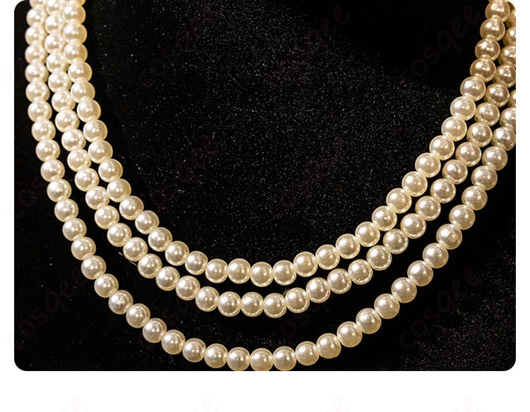 ネックレスの細部。アモーリス衣装にぴったりの高級感あるネックレス。