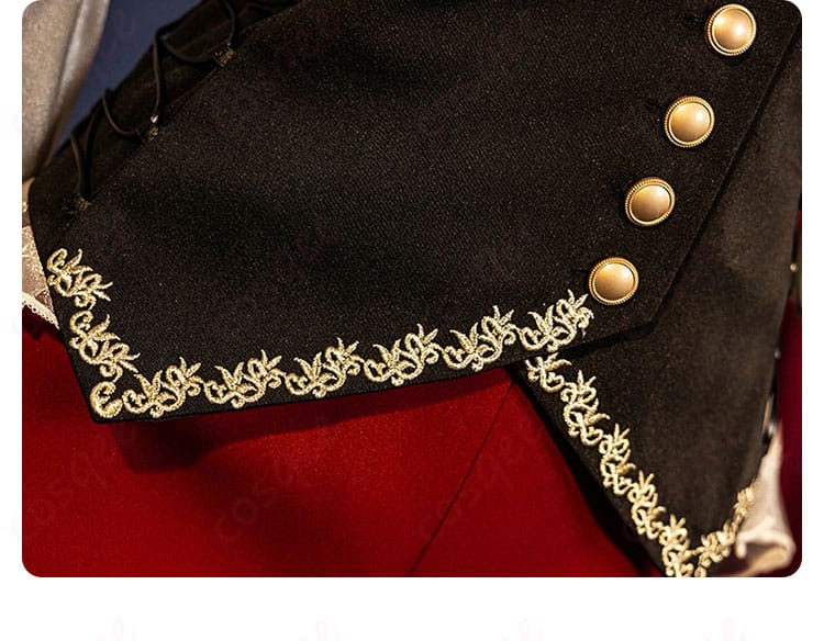 服装の門襟と衣摆の装飾詳細。アモーリス衣装の精緻なディテールを堪能できます。