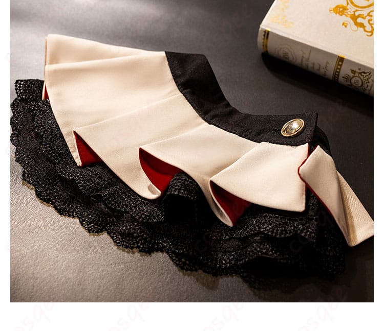 肩の装飾ディテール。衣装の肩部分に施されたデザインが見える画像。