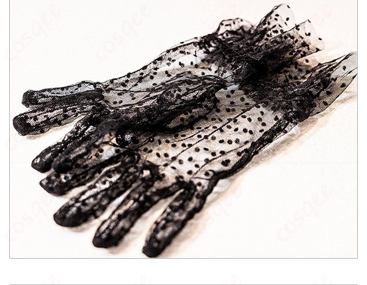 豊川祥子コスプレ衣装の手袋装飾詳細。美しい仕立てとファッション性が光る。