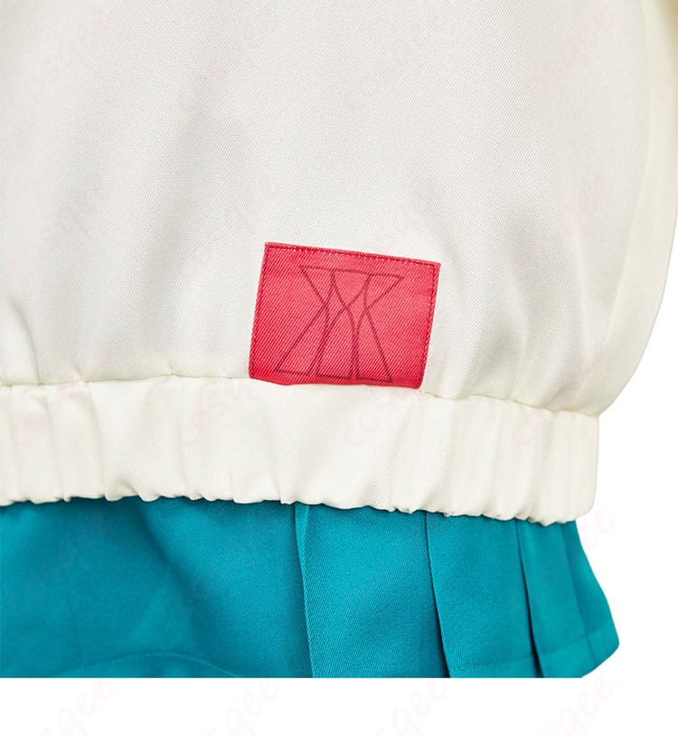 服のロゴ装飾ディテール、キャラクターの特徴を反映したデザインが魅力的です。