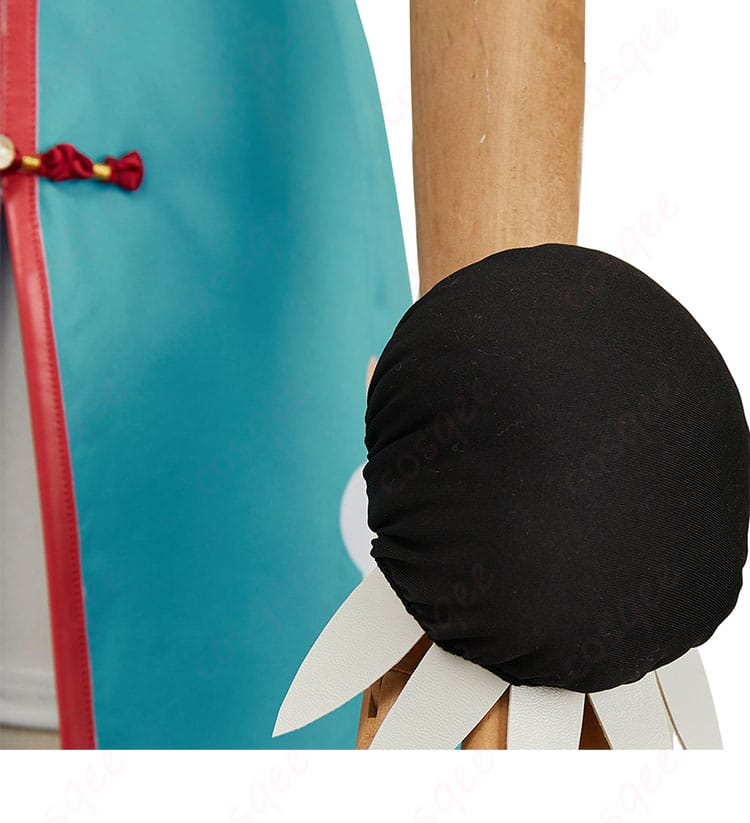 八尋寧々 コスプレ衣装 チャイナドレス 手首の装飾ディテール。繊細なデザインが華やかさをプラス。