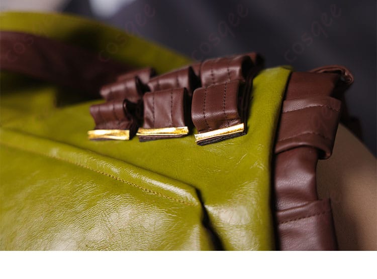 肩装飾の詳細 - 衣装の肩部分の装飾、役立つデザインが際立っています。