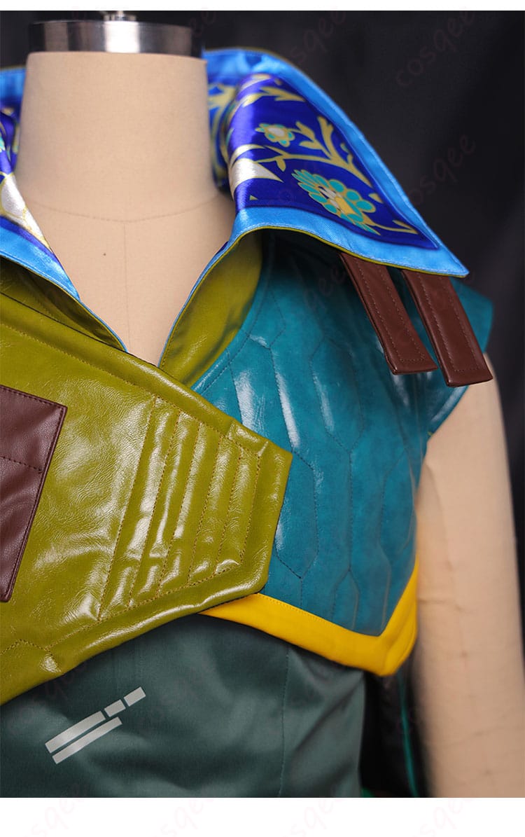 衣襟装飾の詳細 - コスプレ衣装の衣襟装飾、ハーバーのスタイルにぴったりの細部。