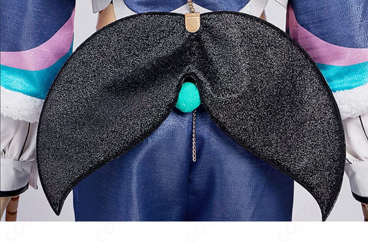 服装背面装飾の細部 - 青柳冬弥コスプレ衣装の背面の装飾ディテール