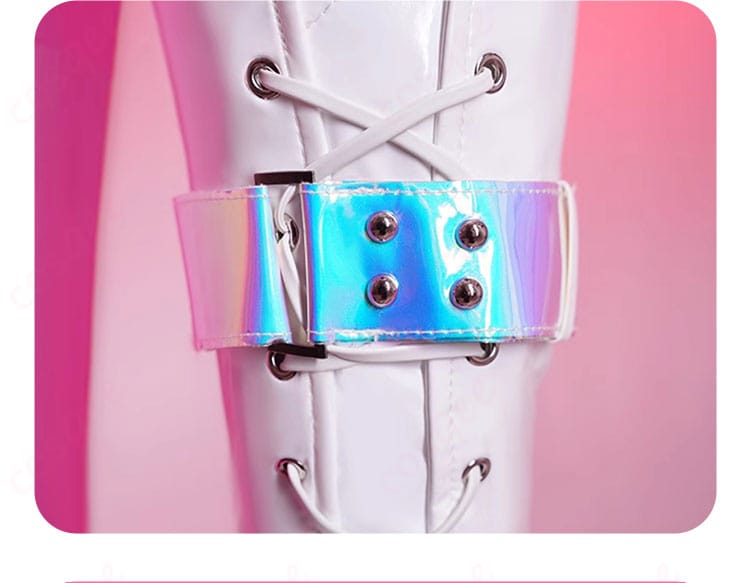 靴のレースアップ装飾ディテール。靴ひもの装飾がわかりやすい写真。