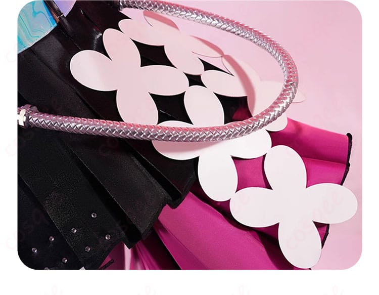 腰飾りのディテール。コスプレ衣装の腰飾り部分の細かい装飾が見える写真。