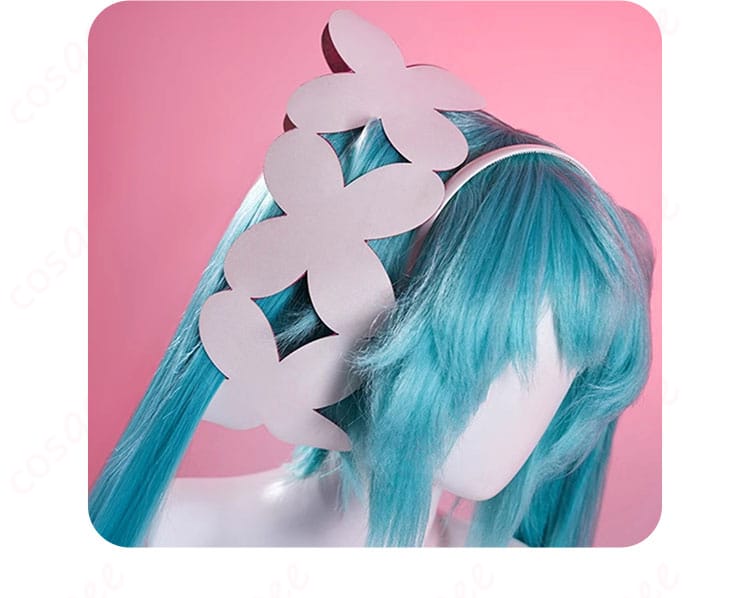 頭飾りのディテール。初音ミクのコスプレ衣装に欠かせないヘッドアクセサリーの写真。